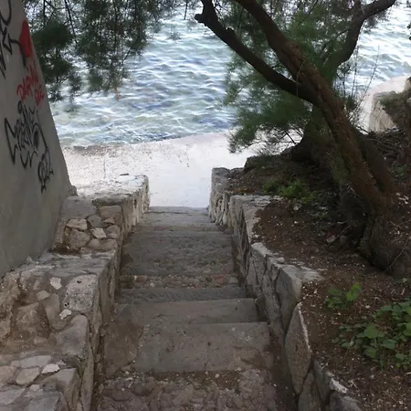 Апартаменты Beachfront Drazen With Patio & Parking Сплит