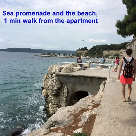 Beachfront Drazen With Patio & Parking Сплит
