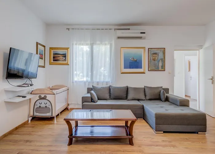 Beachfront Drazen With Patio & Parking Διαμέρισμα