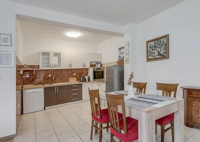 Διαμέρισμα Beachfront Drazen With Patio & Parking *