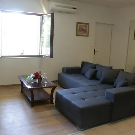 Beachfront Drazen With Patio & Parking Apartment Split