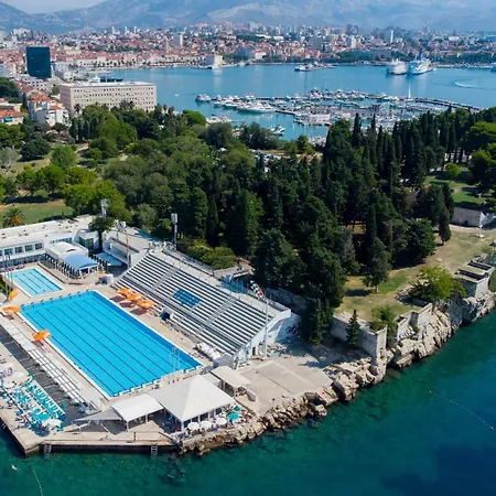 아파트 Beachfront Drazen With Patio & Parking 스플리트