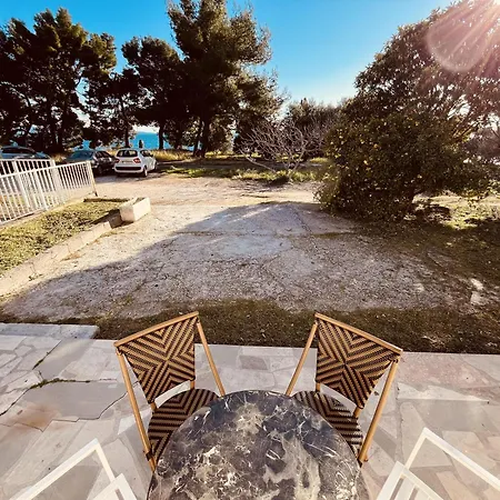 Beachfront Drazen With Patio & Parking