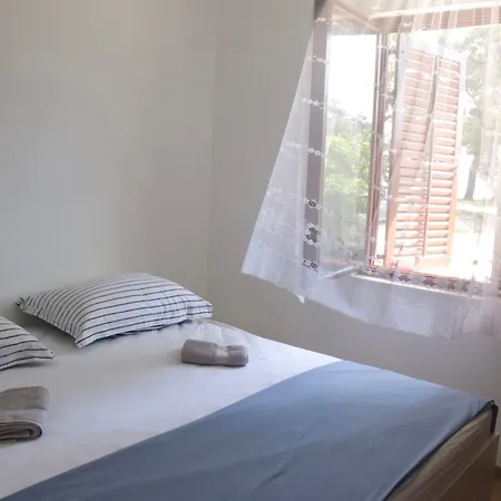 Apartment Beachfront Drazen With Patio & Parking