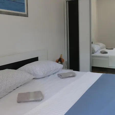 Apartment Beachfront Drazen With Patio & Parking Split