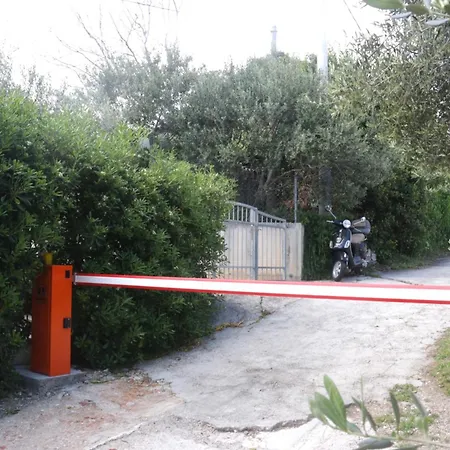 Beachfront Drazen With Patio & Parking * 스플리트