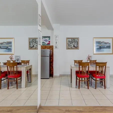 Beachfront Drazen With Patio & Parking