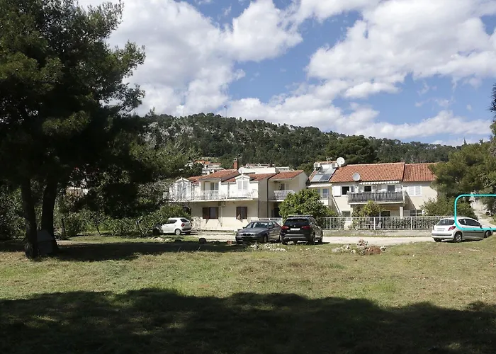 Beachfront Drazen With Patio & Parking Apartment