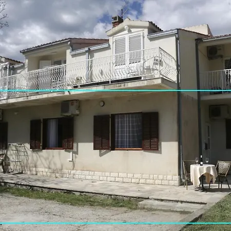 דירה Beachfront Drazen With Patio & Parking ספליט