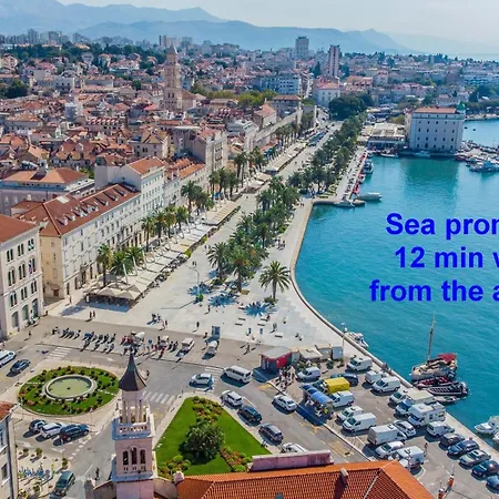 Beachfront Drazen With Patio & Parking דירה